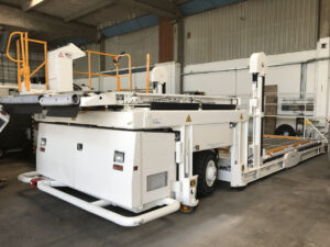 FMC Commander BJ 1990, 1800 Hrs (GSE-id: 00579) as seen from the front left